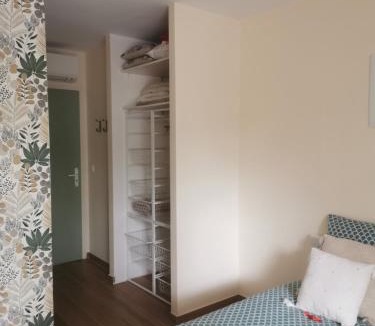 Cadereau Bed & Breakfast | Nîmes les pins studio parking privé extérieur