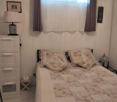 Cabrieres-dʼAigues Bed & Breakfast | Nature