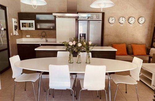Vedene House | Near Avignon, AdriAnna Guest House with a private heated pool