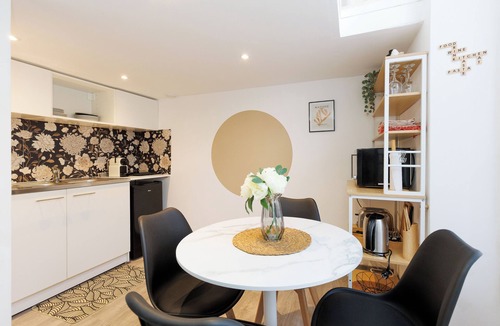 Carnot Apartment | Near Palais & Croisette, Large Loft-type Studio, Ideal for Pro Fairs or Families