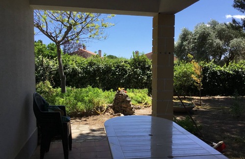 Alignan-du-Vent House | Near pezenas gite Ground floor of a villa, with large private pine garden.
