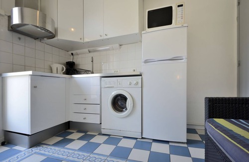 Ensues-la-Redonne Apartment | Nestled in 1 authentic cove, sea view. Swimming, hiking, visiting Provence