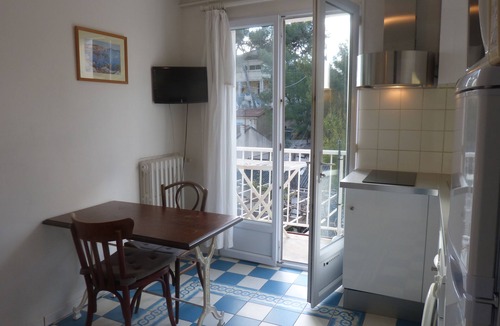 Ensues-la-Redonne Apartment | Nestled in 1 authentic cove, sea view. Swimming, hiking, visiting Provence