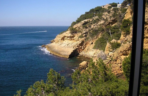 Ensues-la-Redonne Apartment | Nestled in 1 authentic cove, sea view. Swimming, hiking, visiting Provence