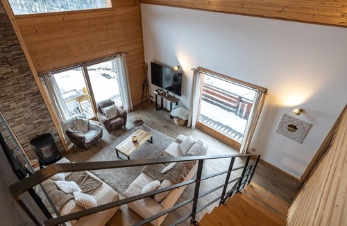 Vars Ski Chalet | New chalet, with sauna, garden, 5mns from the slopes, absolute calm.