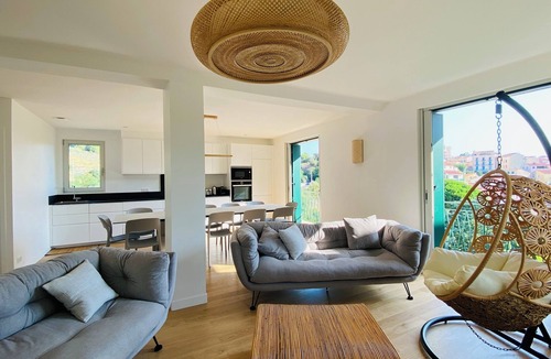 Banyuls-sur-Mer Apartment | New duplex for 12 people in the city center, 5 minutes walk from the beach!