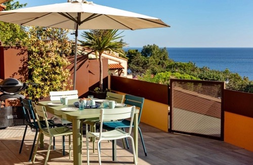 Collioure Apartment | New F3, large terrace facing the sea