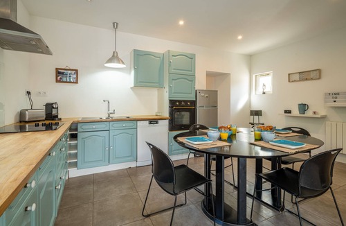 Perols House | New house, swimming pool, 5 mn from the beach, superb view of the lake, 6/8 pers