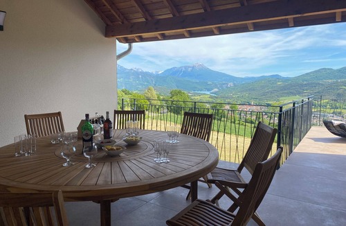 Chorges Villa | New luxury villa, breathtaking view, swimming pool and outdoor amenities