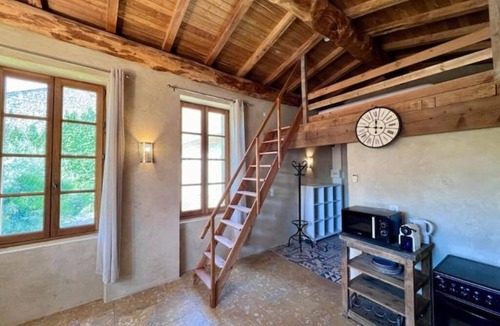 Quartier Administrations Apartment | New mezzanine studio in a quiet location