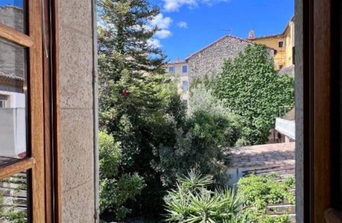 Quartier Administrations Apartment | New mezzanine studio in a quiet location