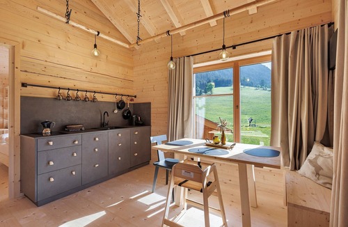 Racines Apartment | New Opening – Apartment 'Archerhof Steffls Kuestoll' with Mountain View, Private Garden & Wi-Fi