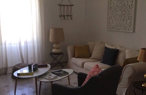 Eyragues House | NEW Provençal Mas with air-conditioned swimming pool, sleeps 8