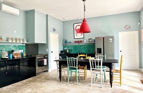 Verquieres Villa | New Spacious Provençal Villa | Private Pool | Sleeps 10 | Peaceful Countryside