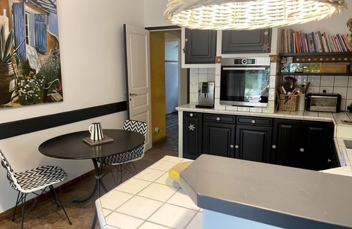 Salon-de-Provence Villa | New. Villa Baya