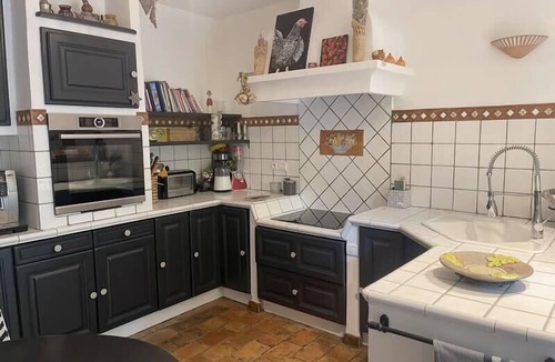 Salon-de-Provence Villa | New. Villa Baya