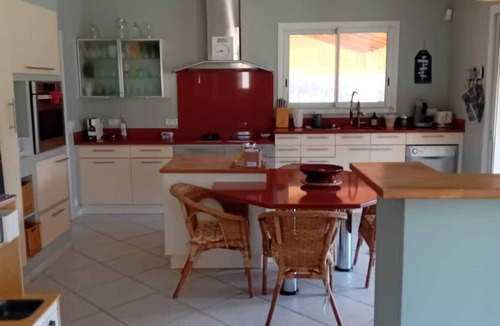 Noves House | New villa with pool near St Remy