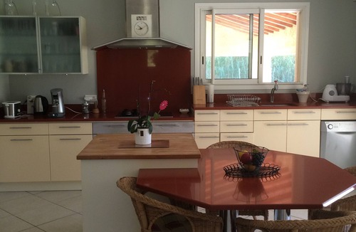 Noves House | New villa with pool near St Remy