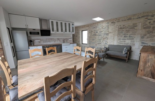 Rodilhan Apartment | Newly renovated apartment for 8 to 12 people, 5 minutes from the center of Nîmes.