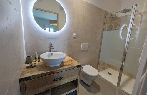Rodilhan Apartment | Newly renovated apartment for 8 to 12 people, 5 minutes from the center of Nîmes.