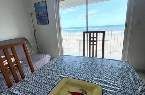 Palavas-les-Flots Condo | Nice air-conditioned studio - wifi - sea view and direct beach access