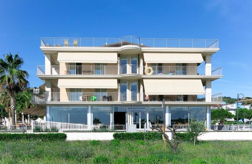Roseto degli Abruzzi Apartment | Nice apartment for 4 guests with pool, internet, A/C, TV, terrace and pets allowed