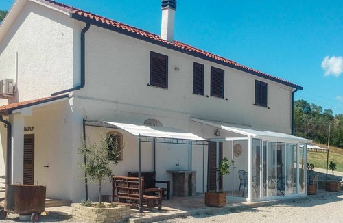Cologna Spiaggia Villa | Nice apartment in villa with WIFI, A/C, hot tub, pool, TV, patio, pets allowed and panoramic view