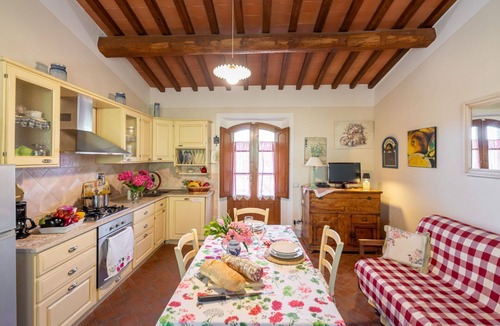 Gaiole in Chianti House | Nice apartment in villa for 2 people with pool, A/C, WIFI, TV and pets allowed