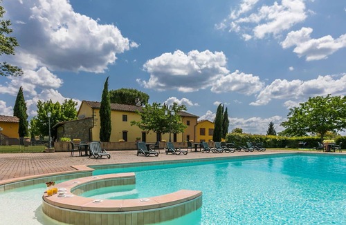 Limite Sull'Arno Villa | Nice apartment in villa for 4 people with pool, A/C, WIFI, TV and parking