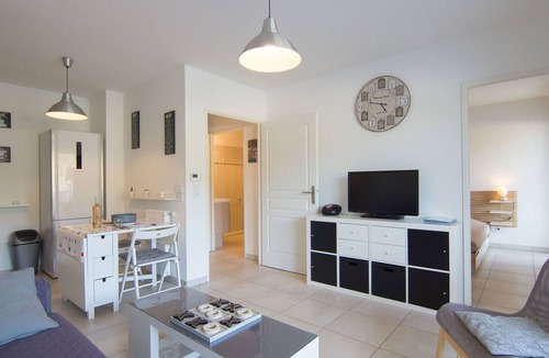Carqueiranne Apartment | Nice apartment for 2 people with pool, A/C, WIFI, TV and terrace