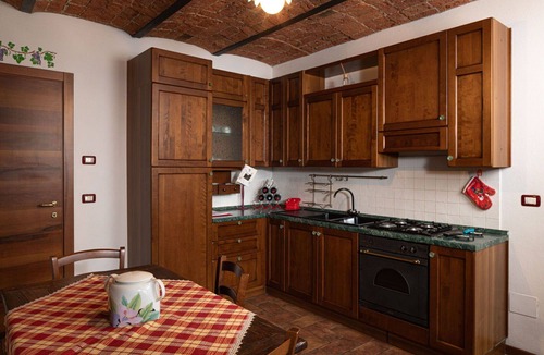 La Morra Apartment | Nice apartment for 2 guests with pool, WIFI, TV, patio and pets allowed