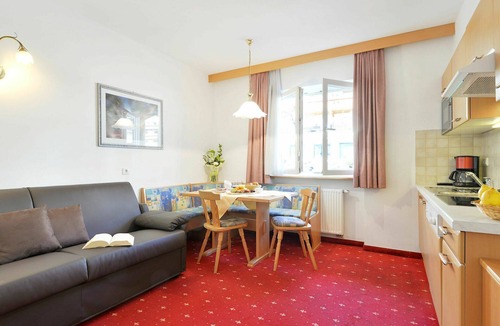 Albions Apartment | Nice apartment for 4 people with WIFI, pool, TV, balcony and pets allowed