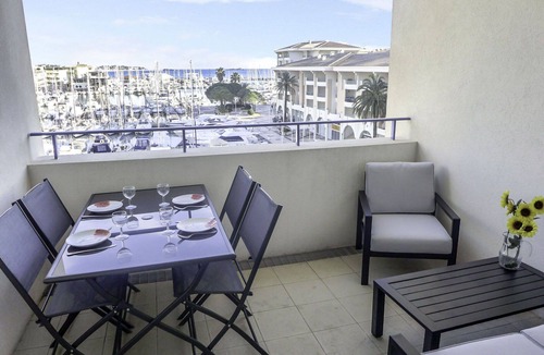 Frejus Port Apartment | Nice apartment for 4 people with WIFI, TV and terrace