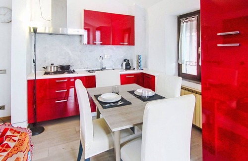 Dormelletto Apartment | Nice apartment for 4 people with WIFI, TV, balcony and pets allowed