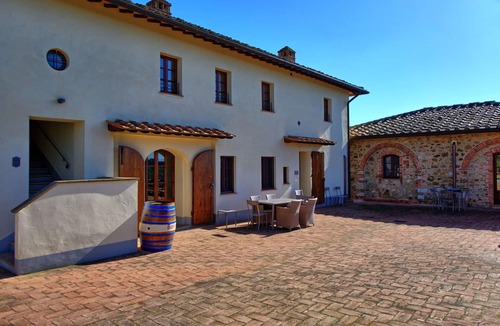 Castelnuovo Berardenga Apartment | Nice apartment for 4 people with A/C, pool, TV and panoramic view, close to Siena