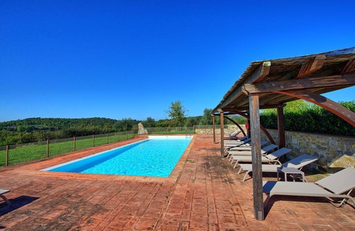 Castelnuovo Berardenga Apartment | Nice apartment for 4 people with A/C, pool, TV and panoramic view, close to Siena