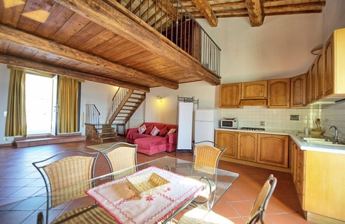 Montebonello Villa | Nice apartment in villa for 4 guests with A/C, WIFI, pool, TV, patio and pets allowed