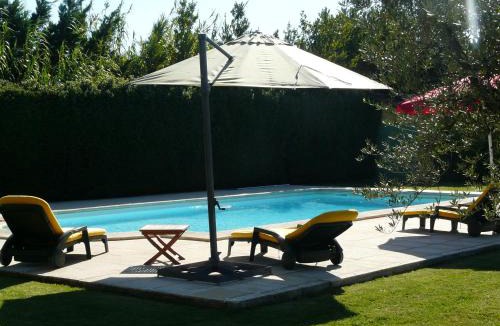 Mouries House | nice family vacation house with heated swimming pool, in mouries, alpilles areas 10 persons