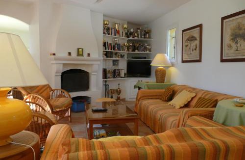 Mouries House | nice family vacation house with heated swimming pool, in mouries, alpilles areas 10 persons