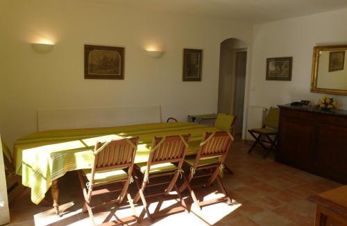 Mouries House | nice family vacation house with heated swimming pool, in mouries, alpilles areas 10 persons