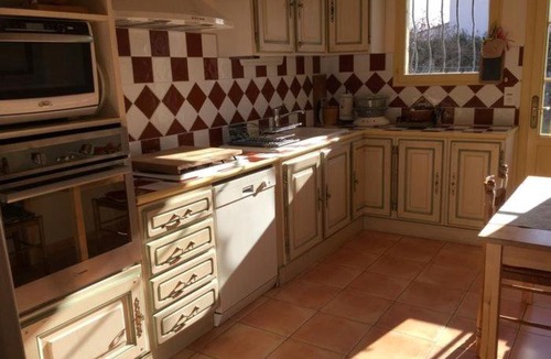 Mouries Villa | nice home rental in the hearth of the village mouriès, in the natural park of the alpilles