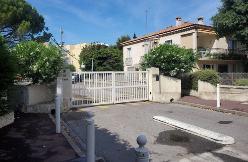 Carry-le-Rouet Apartment | Nice little studio in the center of Carry le rouet in a secure residence