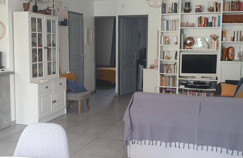 Cogolin Apartment | Nice sunny T3, Clim in secured residence Golfe de St-Tropez 6 sleeps