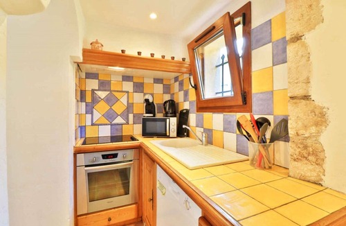 Le Bar-sur-Loup Apartment | Noelie, ground floor apartment for 6 people
