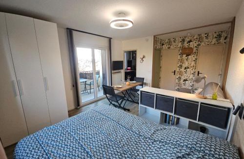 Greoux-les-Bains Apartment | Nouveau-Charmant T1 rénové, Balcon vue sur la garrigue