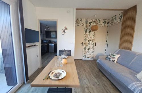 Greoux-les-Bains Apartment | Nouveau-Charmant T1 rénové, Balcon vue sur la garrigue