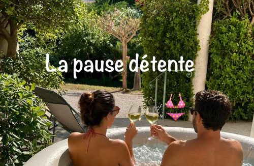 Mandelieu-La-Napoule Apartment | Oasis de verdure en centre-ville - jacuzzi privé