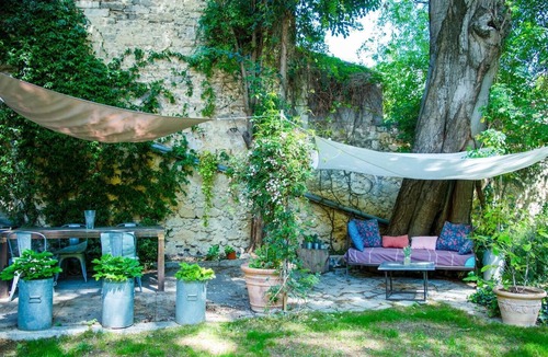 Gambetta House | Old house with garden in the heart of town