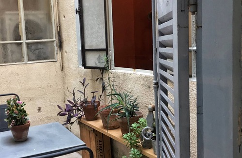 Gambetta House | Old house with garden in the heart of town