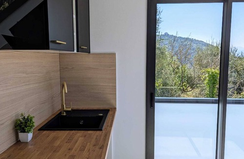 La Trinite Apartment | Olive Grove Retreat Villa Romantic balneotherapy